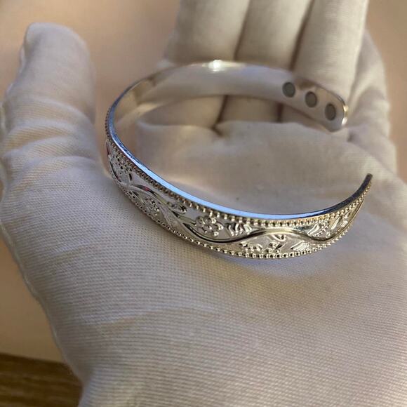 Pure copper magnetic therapy bangle bracelet with a floral pattern - Picture 4 of 8